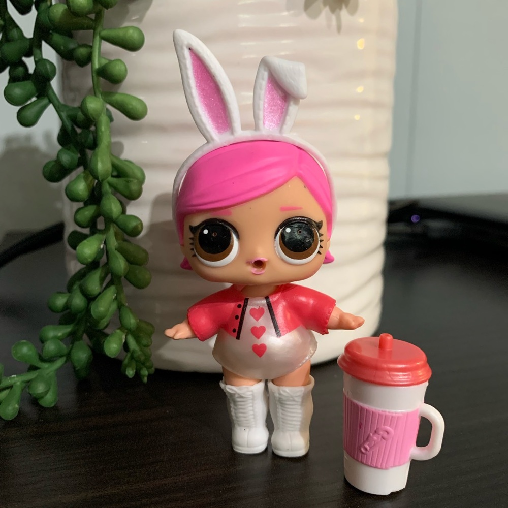 Cute! 🍭 LOL doll Hops series 2 vanilla sze